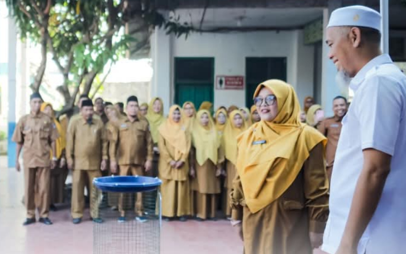 Wali Kota Dumai Jadi Pembina Upacara di SMPN 1 Dumai, Ajak Siswa Jaga Kebersihan dan Perkuat Keimanan