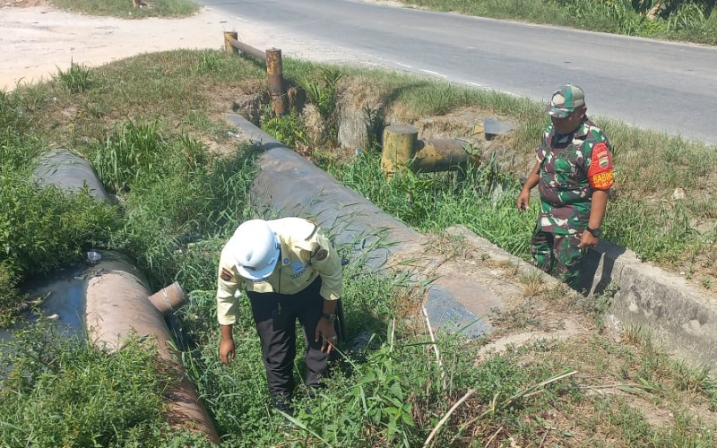 Bersama Tim, Sertu Roni Laksanakan Patroli Rutin