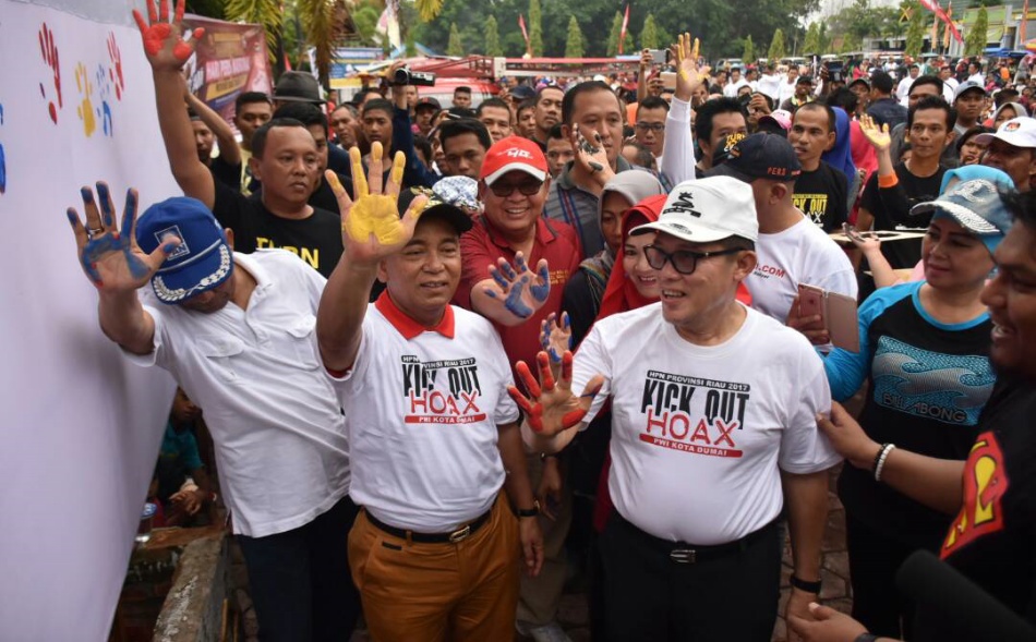 Puncak HPN Riau 2017, HM Harris Ikut Deklarasi Tolak Berita Hoax di Dumai