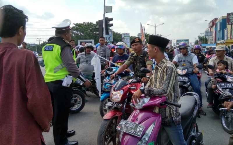Pawai Ta'aruf MTQ Riau, Rombongan Pengantar Jenazah Terjebak Macet
