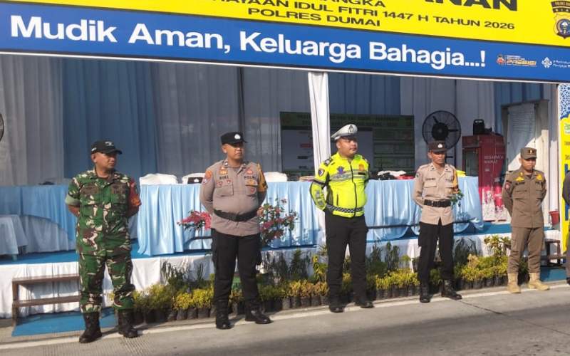 Babinsa Kodim 0320 Dumai Siaga Amankan Arus Mudik di Posyan Tol Dumai–Pekanbaru