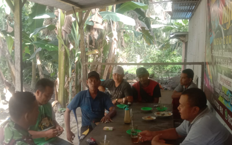 Sertu Jainal Arifin Gelar Komsos, Dorong Warga Aktif Jaga Kamtibmas di Basilam Baru