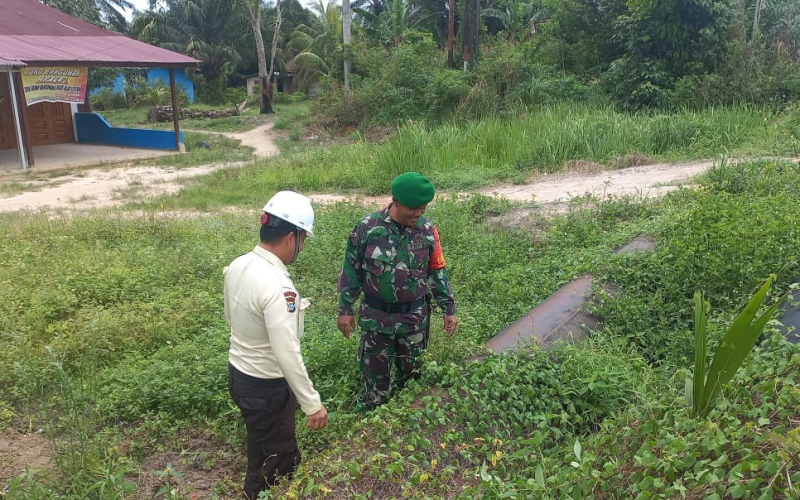 Di Sepanjang Jalur Pipa Minyak, Koramil 02 Aktif Lakukan Patroli