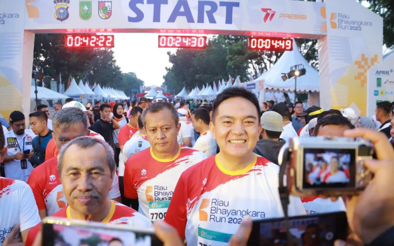 Ribuan Masyarakat Indonesia Antusias Ikuti Riau Bhayangkara Run 2023