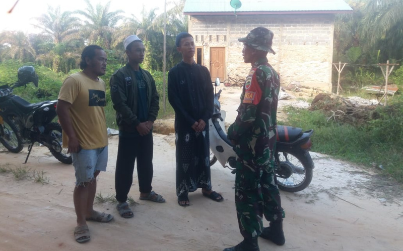 Babinsa Koramil 01/Dumai Laksanakan Patroli dalam Mencegah Karhutla