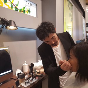 Tips Aplikasi Foundation Agar Hasilnya Mulus dari Makeup Artist Jepang