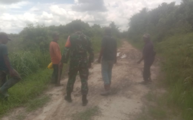 Babinsa dari Koramil 03 Patroli Karhutla, Jaga Kelestarian Lingkungan