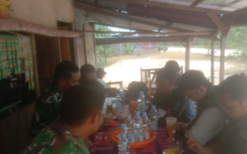 Sertu Afnal Pererat Silaturahmi dengan Masyarakat di Sungai Sembilan