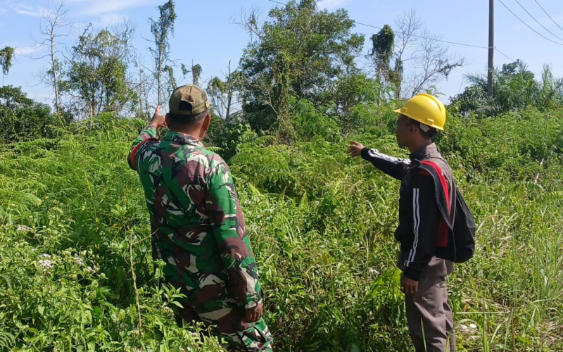 Wujudkan Dumai Bebas Asap, Babinsa Pelintung Edukasi Warga Bahaya dan Sanksi Karhutla