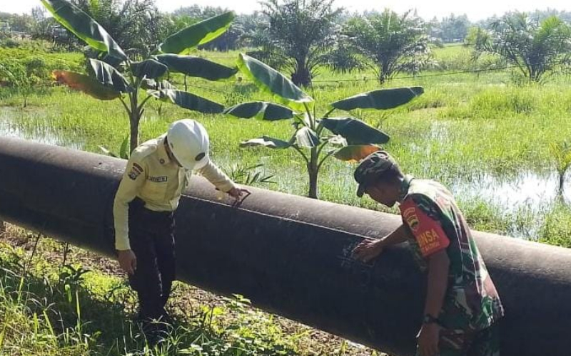 Babinsa dari Koramill 01 Patroli Keamanan Bersama Sekuriti Pertamina