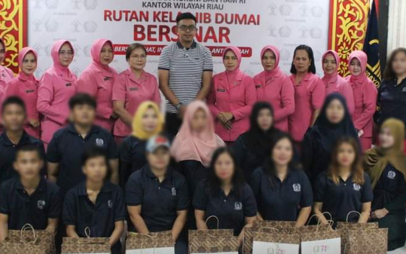 Hari Jadi Polwan Ke-75, Polwan Polres Dumai Lakukan Bakti Kesehatan Bersama Warga Binaan Rutan