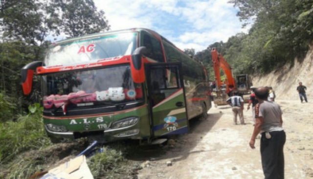 Bus Rombongan Calon Haji Madina Tergelincir, Dua Orang Meninggal Dunia