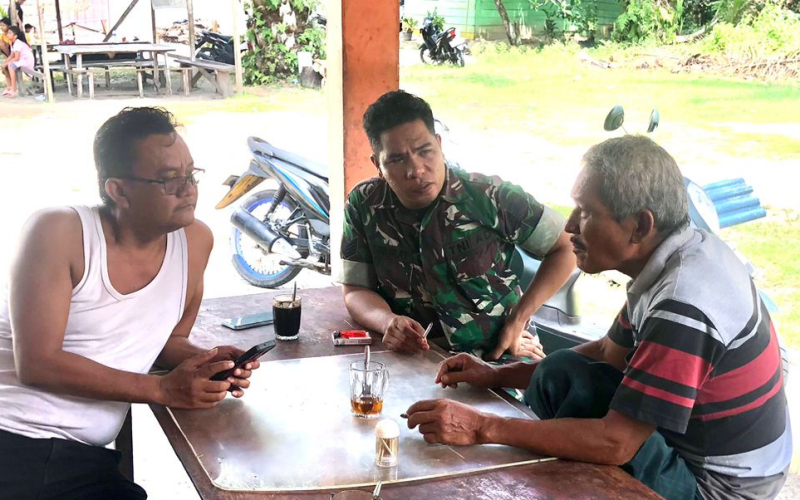 Giat Komunikasi Sosial Bati Wanwil Koramil 03 Sungai Sembilan, Sambangi Masyarakat