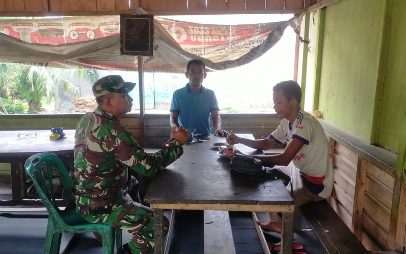 Koramil 02 Patroli di Sekitar Pipa Minyak, bersama Security Pertamina