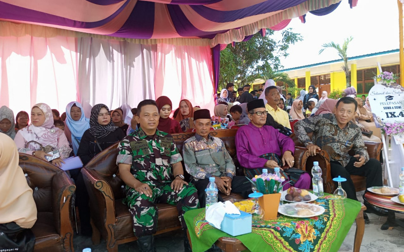 Babinsa Koramil 02 Hadiri Acara Perpisahan di SMPN 5 Bukit Nenas