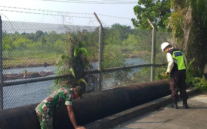 Perkuat Pengamanan Objek Vital, Koramil 01 Dumai Patroli Jalur Pipa Pertamina