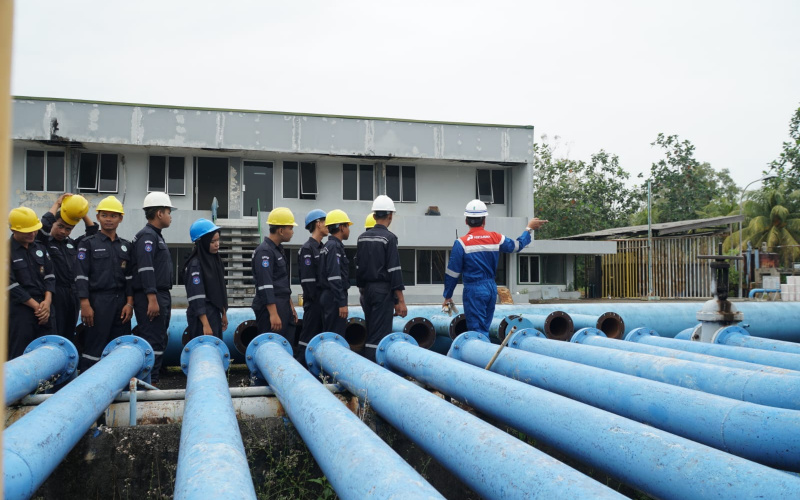 Siswa SMKN 5 Belajar Proses Pengolahan Air Bersih di PT KPI Unit Dumai