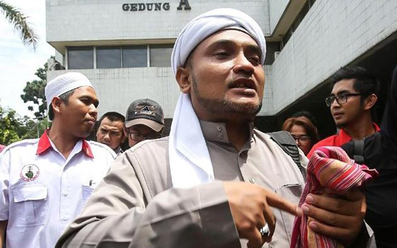 Habib Novel Sebut Pemrotes Puisi Neno Sesat Tak Berdalil