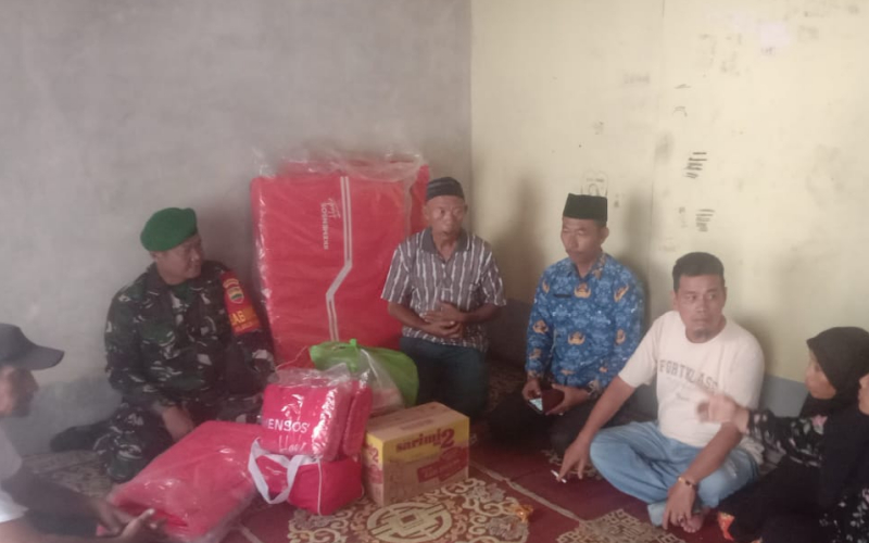 Sinergi Babinsa dan Dinsos Dumai Ringankan Beban Korban Kebakaran di Jalan Hayam Muruk
