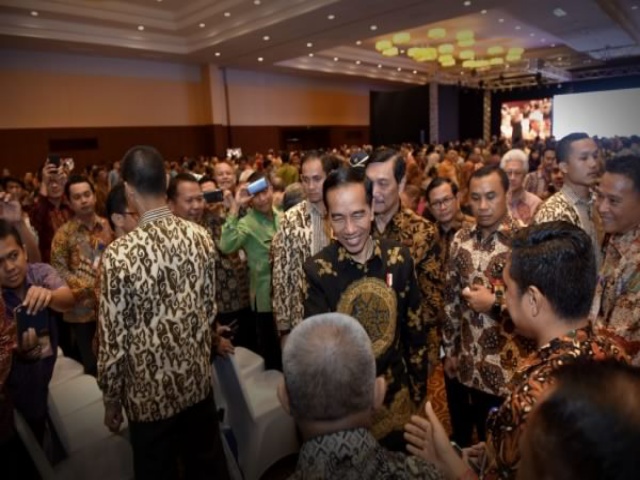 Kapal Besar Sudah Merapat, Presiden Jokowi Optimistis Biaya Logistik dan Transportasi Akan Turun