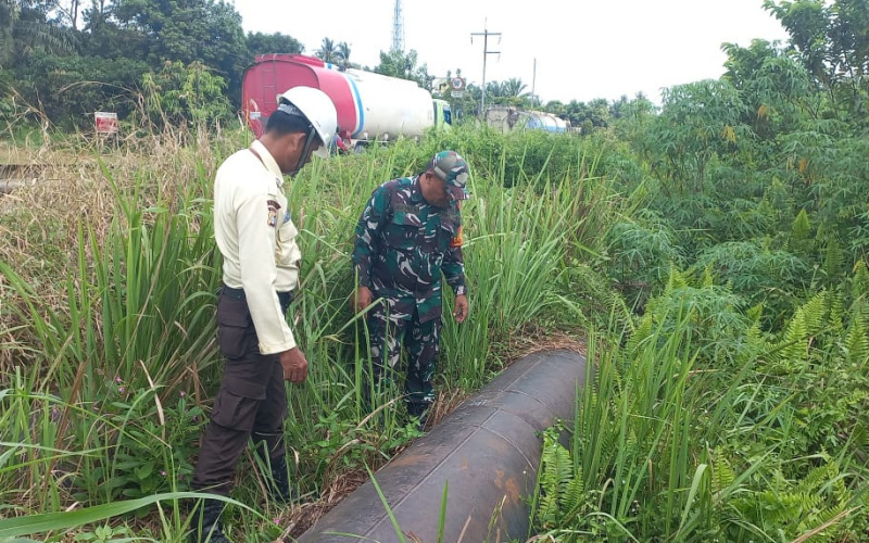 Koramil 02 Rutin Jaga Keamanan Terhadap Pipa Minyak Pertamina