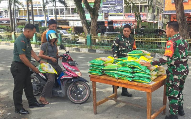 TNI–Bulog Adakan GPM di Sukajadi, Ratusan Warga Antusias Beli Beras Murah