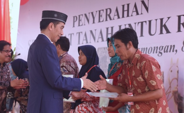 Jokowi Targetkan Tahun 2025 Tanah di Indonesia Sudah Disertifikasi