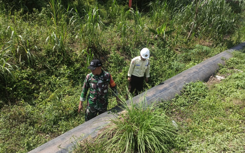 Koramil 02 Patroli Keamanan di Jalur Pipa Minyak