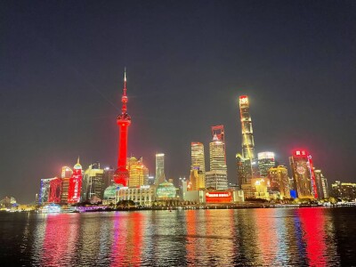 Oriental Pearl dan Shanghai Tower, Bersama dengan Menara di Seluruh Dunia, Menyala Merah untuk Rayakan Festival Musim Semi Tahun Ular