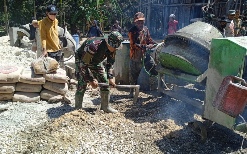 Kodim 0320 Dumai Karya Bhakti Bantu Pembangunan Masjid As Salam di Sei Geniot