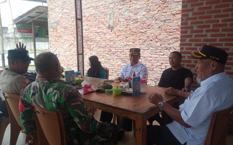 Babinsa Sertu Sareh Komsos, Jalin Silaturahmi dengan Tokoh Masyarakat