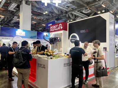 RobotPlusPlus Wows Maritime Professionals with Cargo Hold Cleaning Robot at Sea Asia 2025