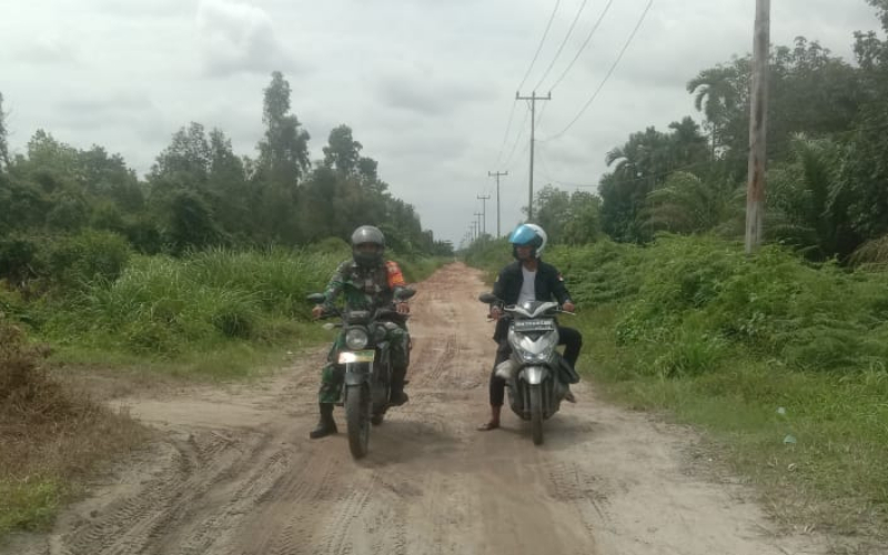 Patroli, Babinsa Teluk Makmur Laksanakan Pencegahan Karhutla