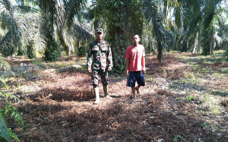 Tingkatkan Kesadaran Warga, Babinsa Koramil 03 BB Lakukan Berbagai Kegiatan