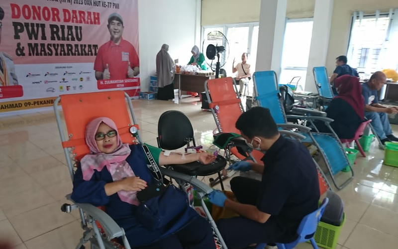 Targetkan 77, Donor Darah PWI Riau Kumpulkan 117 Kantong