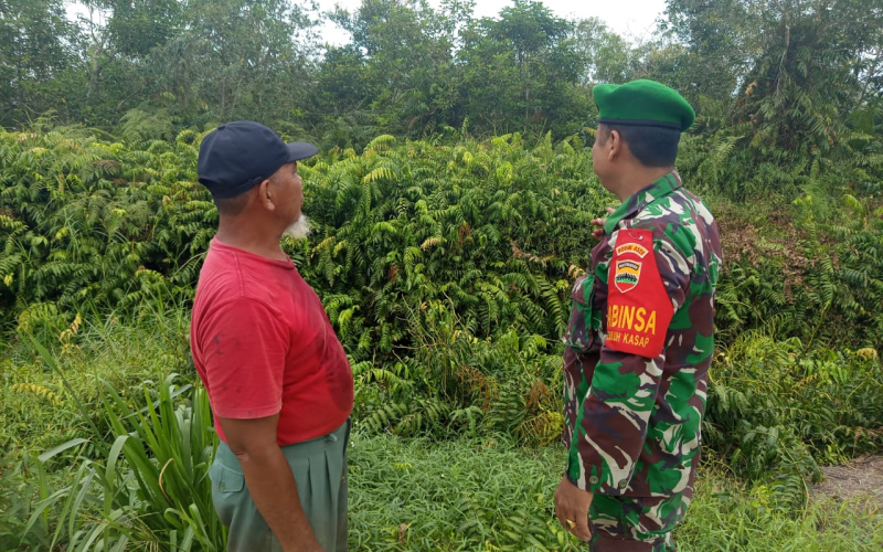 Cegah Potensi Karhutla, Babinsa Aktif Lakukan Patroli di Dumai Barat