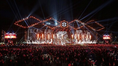 8Wonder: Momen Keajaiban — Musik Menuliskan Semangat Vietnam yang Berkembang dan Tekad untuk Terbang Tinggi