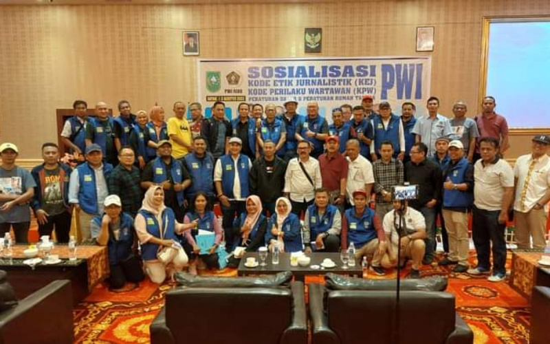 PWI Riau Sosialisasi KEJ dan KPW, Ilham Bintang: Jaga Integritas Profesi Wartawan