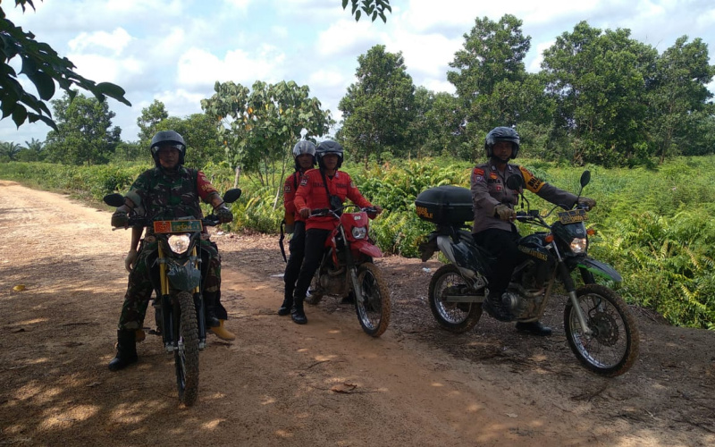 Babinsa Pelintung Patroli Cegah Terjadinya Karhutla yang Rugikan Banyak Pihak