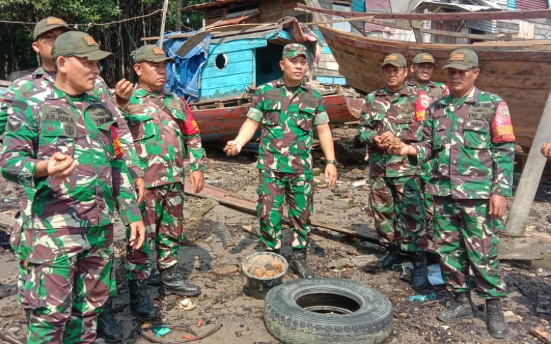 Koramil 01 Lakukan Pembibitan Pohon Mangrove dengan Metode Seedball