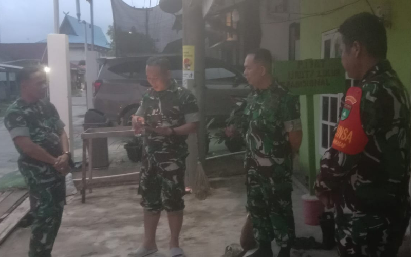 Dandim 0320 Dumai Berikan Tali Asih dan Dukungan Moril kepada Anggota Sakit