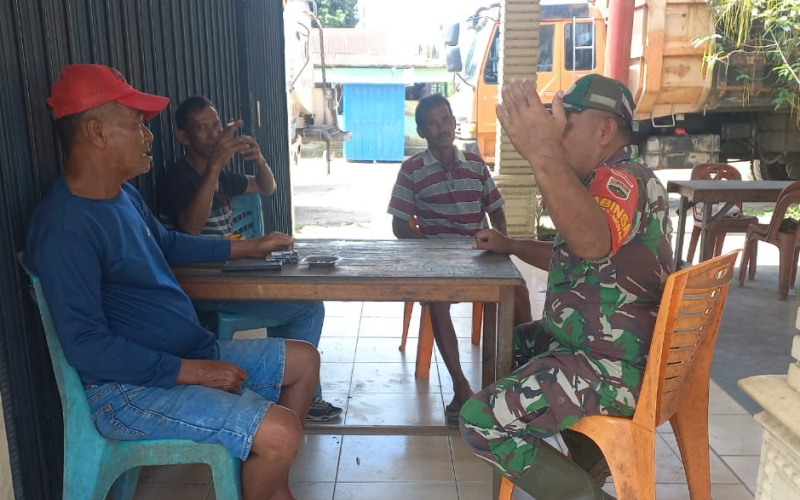 Sertu Roni Sandra Jaga Kondusifitas di Tengah Masyarakat