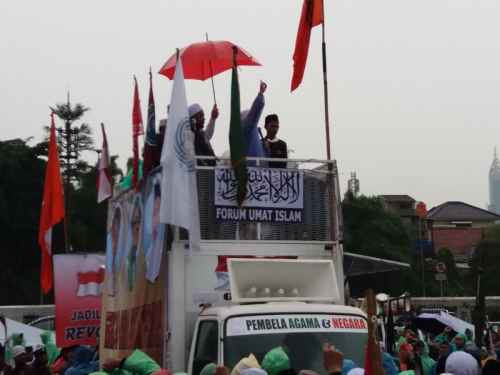 Ratusan Massa Aksi 212 Mulai Kepung Gedung DPR
