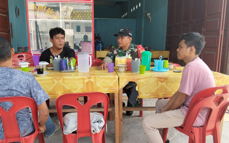 Sertu Jumat Desmanto Laksanakan Patroli di Jalur Pipa Minyak