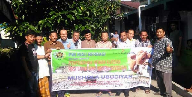 PWI Riau Sumbang 3 Ekor Sapi Pada Masyarakat