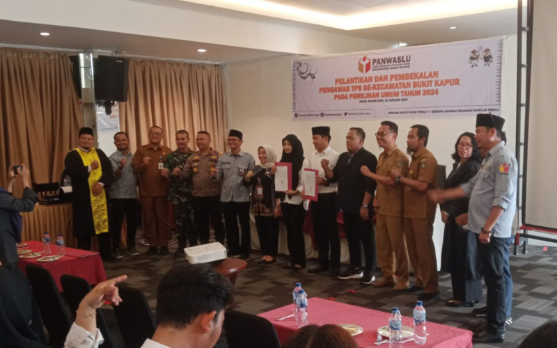 Personel Koramil 02 Bukit Kapur Hadiri Pelantikan Pengawas TPS