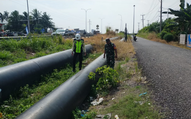 Koramil 02 Bukit Kapur Patroli Cek Pipa Minyak Pertamina