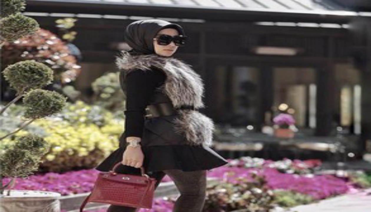 Gunakan Jilbab dan Rok Mini, Syahrini Tuai Kritikan