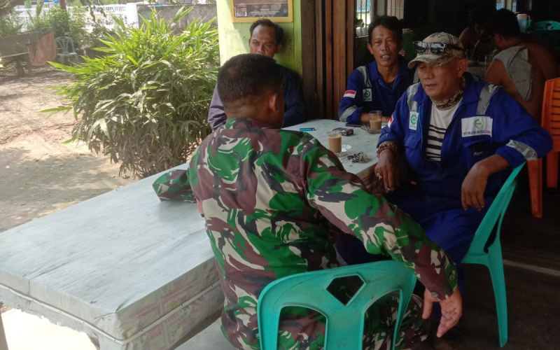 Bersama Tokoh Masyarakat, Babinsa Koramil 03 SS Rutin Gelar Komsos