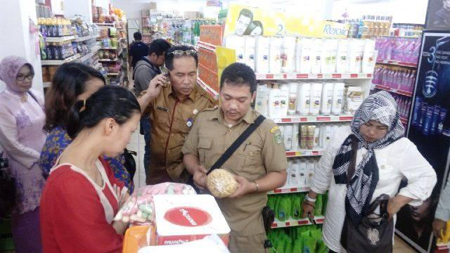Sidak di Supermarket SN Jaya, BPOM Temukan Barang Kadaluarsa dan Obat Berlogo Biru